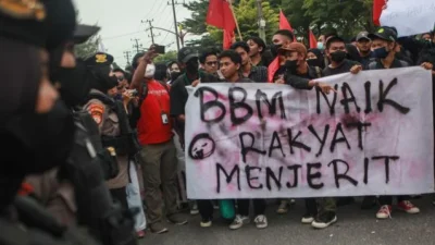 Cegah perlambatan ekonomi, menkeu ungkap alasan pemerintah tak naikkan harga BBM [titlebase] – Kebijakan Stabilitas Harga Bahan Bakar