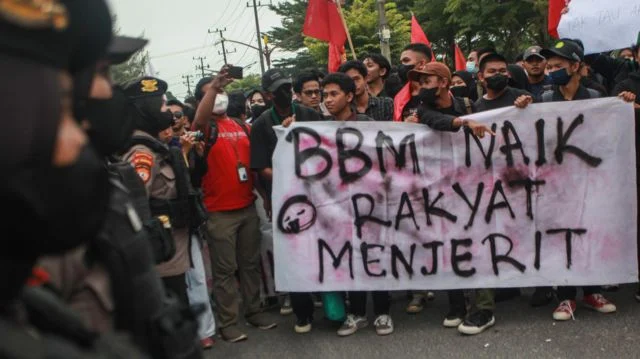 Cegah perlambatan ekonomi, menkeu ungkap alasan pemerintah tak naikkan harga BBM [titlebase] – Kebijakan Stabilitas Harga Bahan Bakar