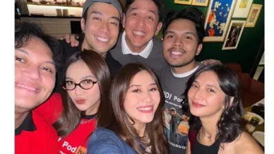 Cerita di balik kumpulnya para sahabat Vidi Aldiano, effort Sheila Dara, rela jadi MC, tertawa lepas [titlebase] – Ungkap Momen Hangat dan Lucu