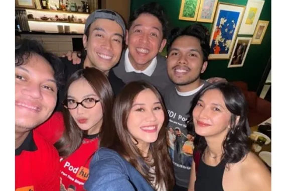 Cerita di balik kumpulnya para sahabat Vidi Aldiano, effort Sheila Dara, rela jadi MC, tertawa lepas [titlebase] – Ungkap Momen Hangat dan Lucu