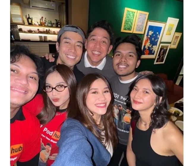 Cerita di balik kumpulnya para sahabat Vidi Aldiano, effort Sheila Dara, rela jadi MC, tertawa lepas [titlebase] – Ungkap Momen Hangat dan Lucu