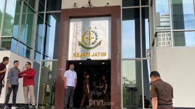 Diamankan Kejagung, Aspidum Kejati Jatim Langsung Dicopot [titlebase] – Penangkapan Mengejutkan Pejabat Tinggi