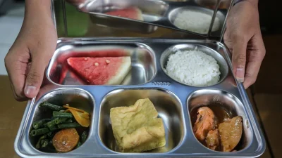 Diduga Makan Bergizi Gratis di Sukajaya, Viral Karna Distribusi Bermasalah – beritasatu.com