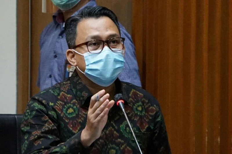 Diperiksa KPK, Pengusaha Rokok Haji Her Pamer Menginap di Hotel Mewah [titlebase] – Kontroversi dan Penyidikan Terbaru