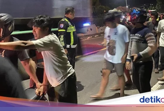 Dua Wanita di Parepare Berkelahi di Jalan Akibat Rebutan Pria – AsatuNews.co.id: Insiden Memanas di Jalan Raya