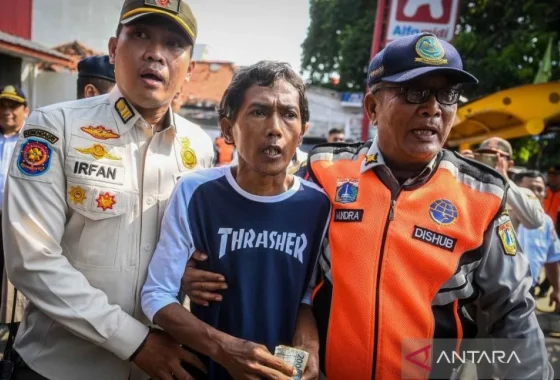 Duduk perkara warga lapor parkir liar dibalas foto AI, lurah Kalisari Jaktim dinonaktifkan [titlebase] – Kontroversi yang Memanas