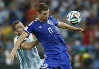 Dzeko Sebut Cedera Bahunya Bagian Takdir yang Tentukan Lolosnya Bosnia ke Piala Dunia [titlebase] – Menguak Makna di Balik Kemenangan