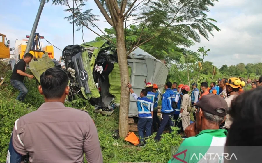 Empat kecelakaan Jateng kemarin: Tol Boyolali, Semarang, Pekalongan dan Getasan, 2 meninggal [titlebase] – Detail Lengkap