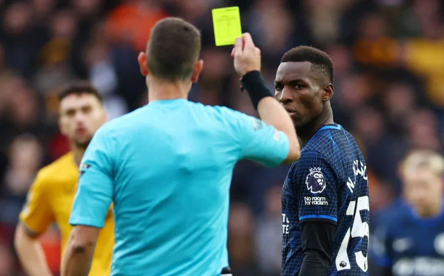 🎥 Yellow card magicked away: bizarre clip goes viral – OneFootball