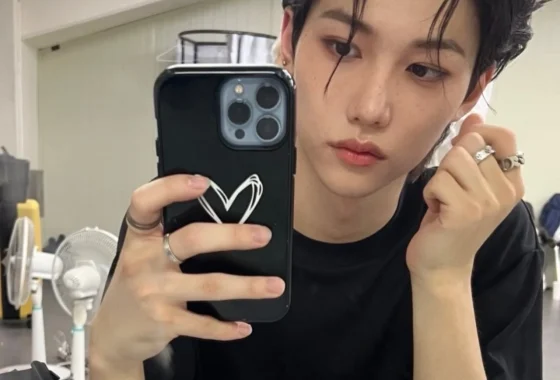 Felix Stray Kids Viral Berfoto Selfie dengan Ketua Samsung Lee Jae Yong – WowKeren: Detik-detik Menggemparkan