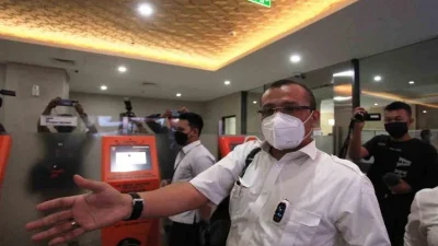 Ferdinand Hutahean somasi JK perkara video ceramah di UGM yang kini viral, diberi waktu 3×24 jam – MSN