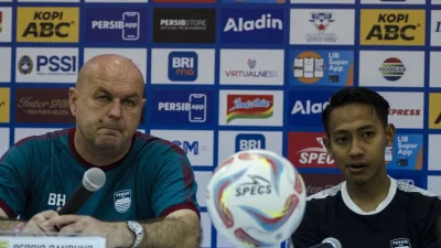 Hal yang ditakuti pelatih Persib Bandung dari Semen Padang FC [titlebase]: Mengungkap Ancaman Taktik dan Tekanan