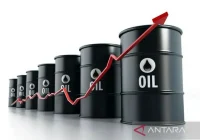Harga minyak terancam tembus 130 dolar AS, APBN RI berisiko jebol [titlebase] – Dampak dan Solusi Pemerintah