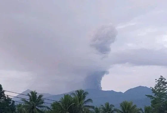Hari ini Gunung Dukono di Halmahera Utara erupsi, kolom abu capai 1.600 meter: status waspada [titlebase] – Dampak dan Tindakan Darurat