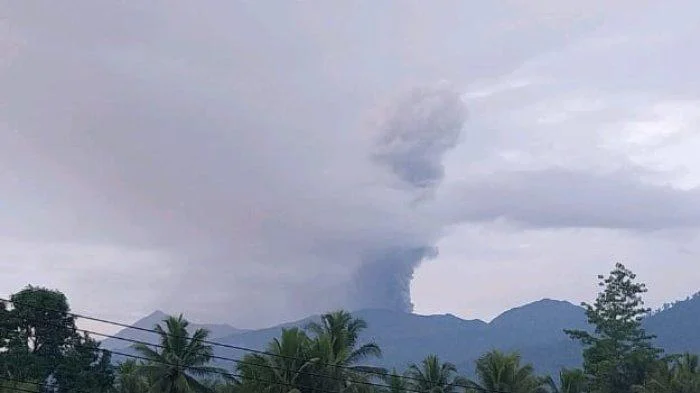 Hari ini Gunung Dukono di Halmahera Utara erupsi, kolom abu capai 1.600 meter: status waspada [titlebase] – Dampak dan Tindakan Darurat