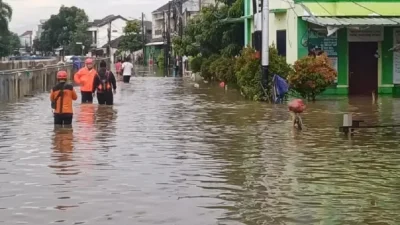 Hujan deras di Tangsel: 10 wilayah banjir, 9 titik longsor [titlebase] – Dampak Hebat dan Upaya Penanganan