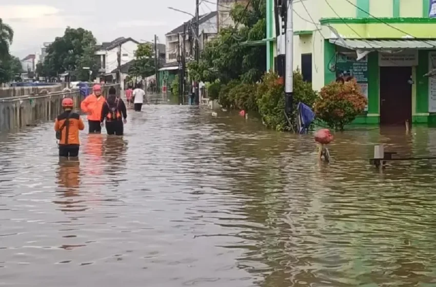 Hujan deras di Tangsel: 10 wilayah banjir, 9 titik longsor [titlebase] – Dampak Hebat dan Upaya Penanganan
