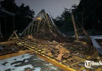 Hujan disertai angin hingga es terjang lima desa di Klaten, puluhan bangunan rusak [titlebase] – Bencana Alam Terparah Tahun Ini