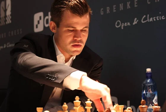 Insiden selfie Magnus Carlsen di Grenke Chess Festival, layani dengan senyum tapi langsung sita HP [titlebase] – Kejadian Viral yang Bikin Geger