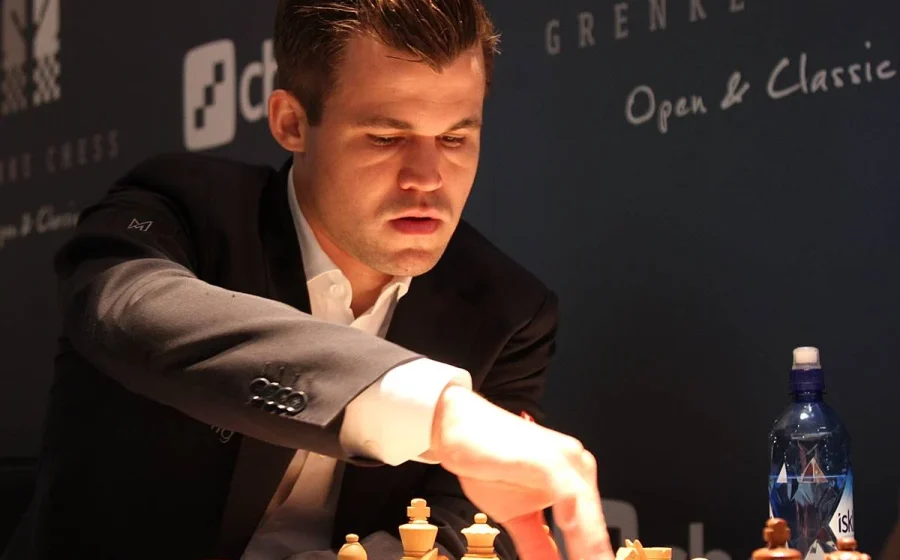 Insiden selfie Magnus Carlsen di Grenke Chess Festival, layani dengan senyum tapi langsung sita HP [titlebase] – Kejadian Viral yang Bikin Geger