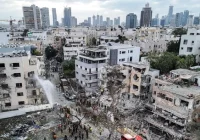 Iran bombardir Tel Aviv dengan tiga salvo rudal, lebih dari 100 warga terluka di tengah eskalasi [titlebase] – Kegawatan yang Meningkat