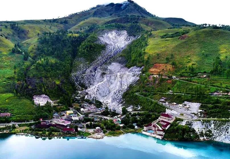 Jalan Viral di Lereng Pusuk Buhit Tuai Perhatian, Dispar Samosir Tegaskan Retribusi Sesuai Aturan – AnalisaDaily.com