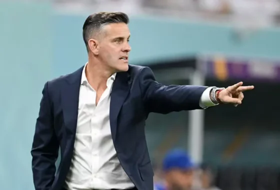 John Herdman Viral! Pelatih Timnas Indonesia Main Bola di Pantai Mandalika – iNews.ID