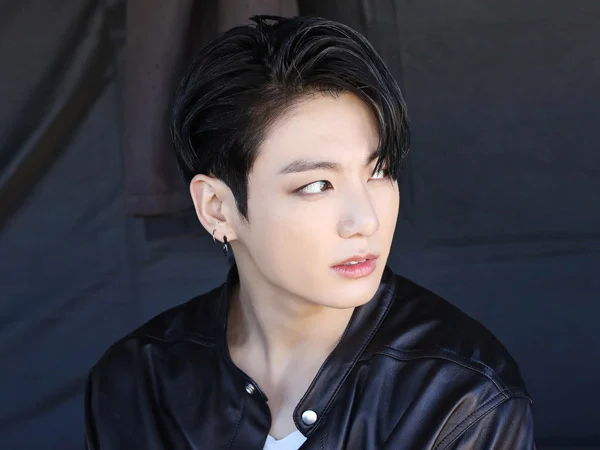 Jungkook BTS sampaikan permintaan maaf, Weverse jadi ruang klarifikasi untuk ARMY [titlebase] – Menguak Langkah Besar Sang Idol
