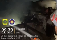 Kebakaran dahsyat SPBE Cimuning diduga karena faktor korsleting listrik, 2.000 meter lahan ludes [titlebase] – Detail Penyebab dan Dampaknya