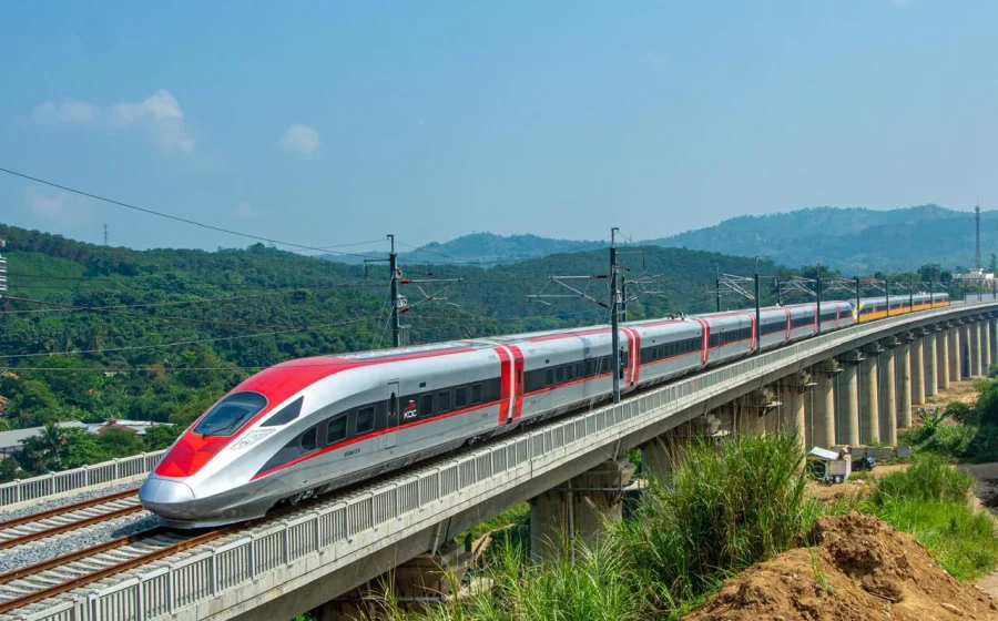 Kereta Cepat Whoosh Siap Meluncur: Kecepatan, Rute, dan Dampaknya bagi Indonesia