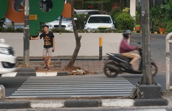Melihat zebra cross “Pac-Man” buatan warga di Tebet, Jaksel: Fenomena Unik yang Bikin Warga Terkagum