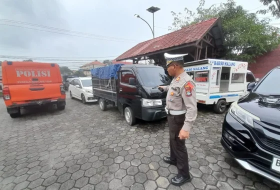 Mobil Penabrak Teridentifikasi! Satlantas Polres Karawang Sigap Amankan Pelaku Usai Video Kecelakaan Viral – BeritaSatu.com