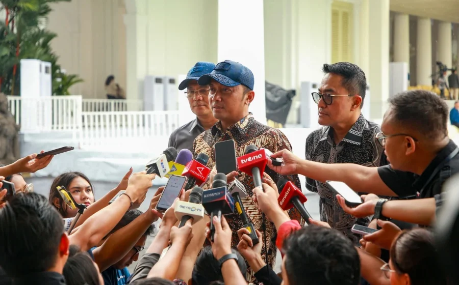 Momen Sri Sultan HB X sapa Kapolri hingga tamu undangan di acara peringatan HUT ke-80 [titlebase] yang Menggugah Nasional