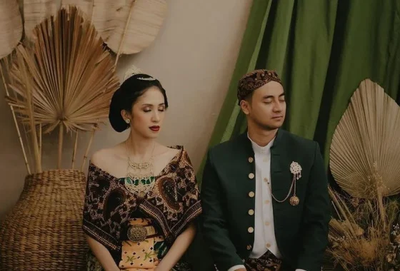 Pamer foto prewedding adat Jawa dengan Justin Hubner, ini doa Jennifer Coppen untuk sang kekasih [titlebase] – Momen Romantis yang Mengharukan
