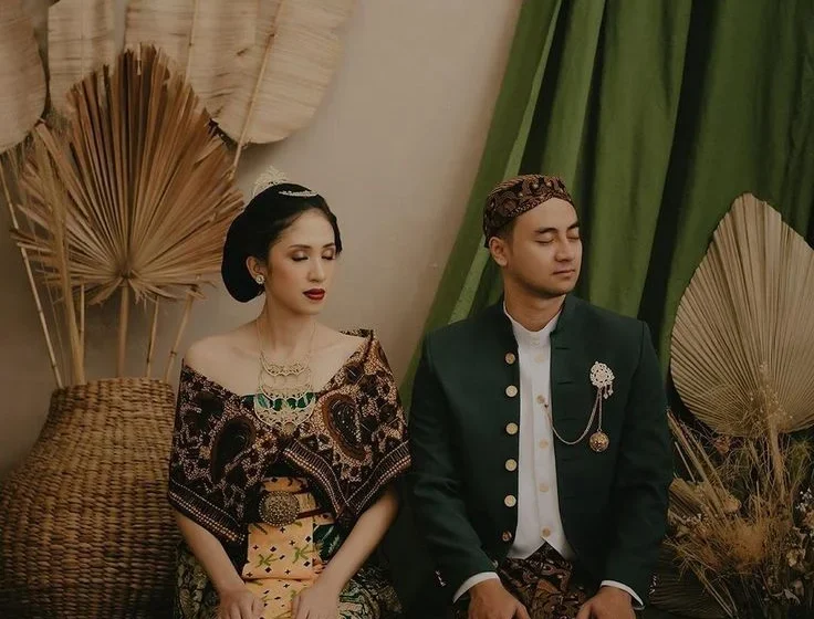 Pamer foto prewedding adat Jawa dengan Justin Hubner, ini doa Jennifer Coppen untuk sang kekasih [titlebase] – Momen Romantis yang Mengharukan