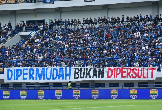 Persib Catat Rekor Penjualan Tiket, Fans Bergelora di Stadion Gelora Bandung Lautan Api