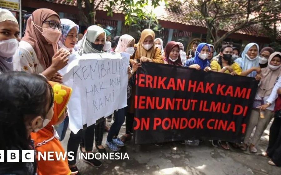Polemik video viral yang sempat menuai beragam reaksi publik akhirnya berujung damai. Cahaya Mutiara, perempuan yang berada dalam video tersebut, bersama saudaranya yang merekam kejadian, mendatangi langsung kediaman Fauzan Akbar untuk m – facebook.com