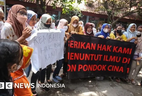 Polemik video viral yang sempat menuai beragam reaksi publik akhirnya berujung damai. Cahaya Mutiara, perempuan yang berada dalam video tersebut, bersama saudaranya yang merekam kejadian, mendatangi langsung kediaman Fauzan Akbar untuk m – Facebook