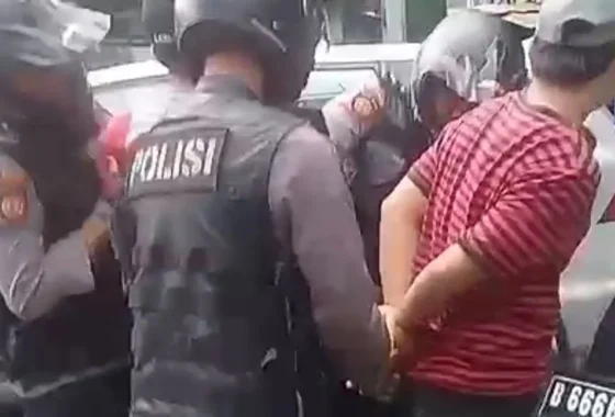 Polisi Tangkap Tiga Preman di Tanah Abang yang Viral Memalak Pedagang – BeritaSatu.com: Detail Penangkapan dan Reaksi Publik