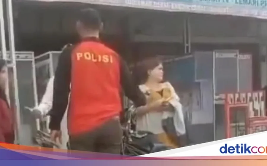 Polisi Tangkap Wanita yang Maki-maki Pemotor dan Pukul Anak di Mojokerto Usai Viral – jatim.viva.co.id