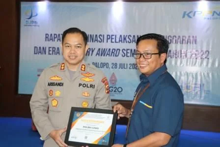 Polres Luwu Raih Penghargaan Terbaik Umum Berita Viral Positif Ops Ketupat 2026 – baca pesan