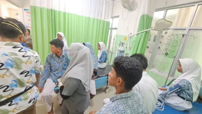 Puluhan siswa di Jaktim diduga keracunan usai santap MBG, BGN tutup dapur SPPG [titlebase] – Detail Kasus
