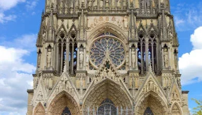 Reims: Kota Anggur dan Katedral yang Memikat Dunia – Fakta Terbaru dan Atraksi Utama