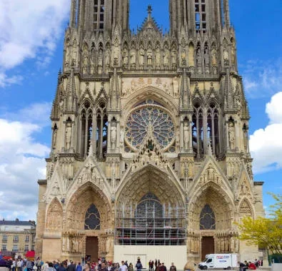 Reims: Kota Anggur dan Katedral yang Memikat Dunia – Fakta Terbaru dan Atraksi Utama