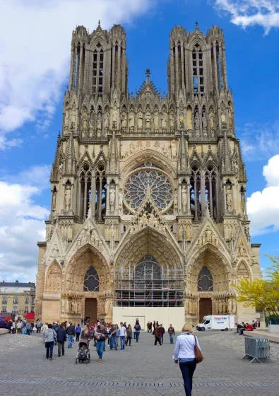 Reims: Kota Anggur dan Katedral yang Memikat Dunia – Fakta Terbaru dan Atraksi Utama