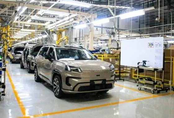 Resmikan pabrik perakitan, presiden targetkan produksi sedan listrik massal pada 2028 [titlebase] – Langkah Besar Industri Otomotif Nasional