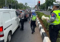 Respons Cepat Video Viral, Satlantas Polres Karawang Amankan Mobil Penabrak Pemotor di Jalan Tuparev – Tribratanews Polda Jabar