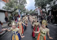 Ribuan orang mengikuti kirab HUT ke-80 Sultan HB X [titlebase] – Meriahkan Perayaan Sejarah di Balik Pantai