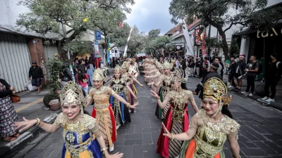 Ribuan orang mengikuti kirab HUT ke-80 Sultan HB X [titlebase] – Meriahkan Perayaan Sejarah di Balik Pantai