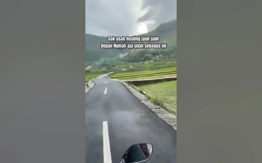 Sebuah video yang memperlihatkan interaksi antara warga dan pengunjung di kawasan Desa Singkam, Samosir, viral di media sosial dan memicu perdebatan publik. Dalam video tersebut, tampak seorang pria menghentikan pengendara yang melintas di jal – facebook.com